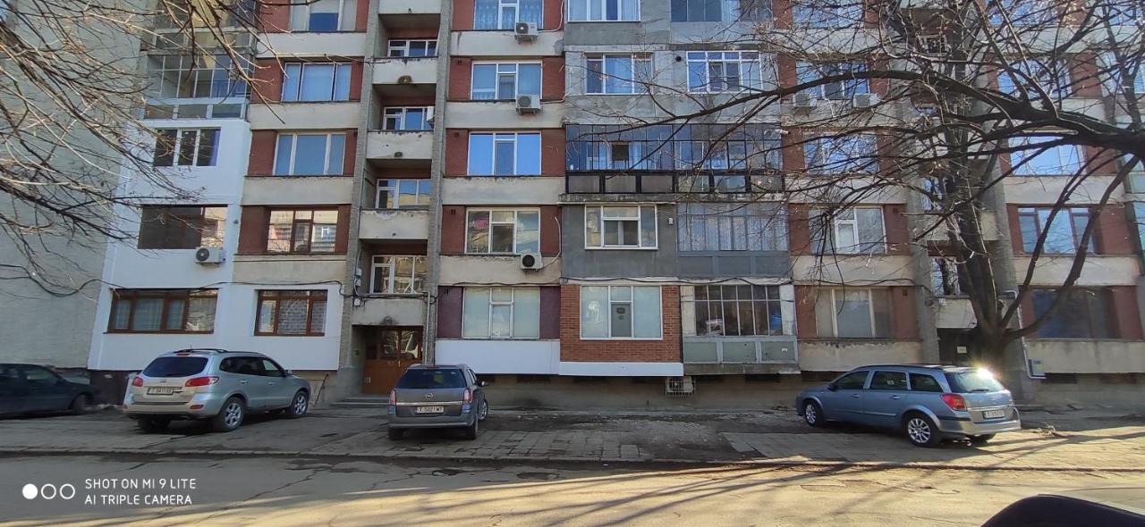 Уютен Апартамент В Търговище - 2 Спални И Кухня Eksteriør billede